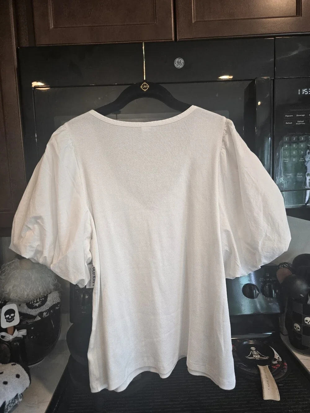 NWT!! Old Navy White Puff-Sleeve V-Neck Top with Button Detail. Size XXL